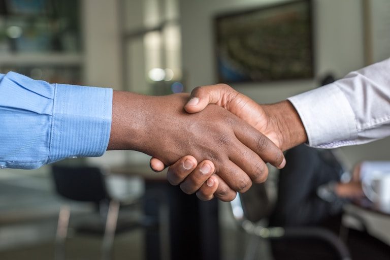 Local IT Support vs. National Call Centers: Why a Neighbor You Know by Name Matters